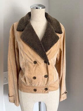 2000s Xhilaration Women’s Velvet Jacket Tan/Brown M Button  Faux Fur Collar